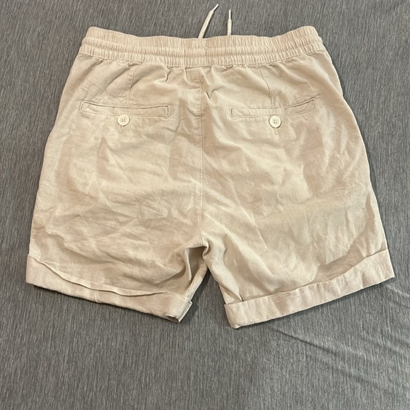 H&M men’s small beige shorts - Picture 2 of 2
